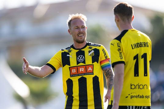 Mikkel Rygaard Jensen of Häcken and Julius Lindberg