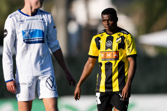 Abdulrazaq Ishaq of Häcken looks dejected