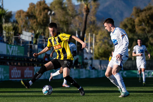 Joel Hjalmar of Häcken and Hlynur Freur Karlsson of