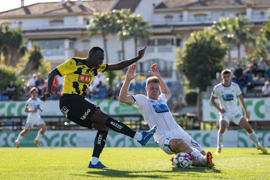 John Paul Dembe of Häcken and Ulrik Tillung Fredriksen of