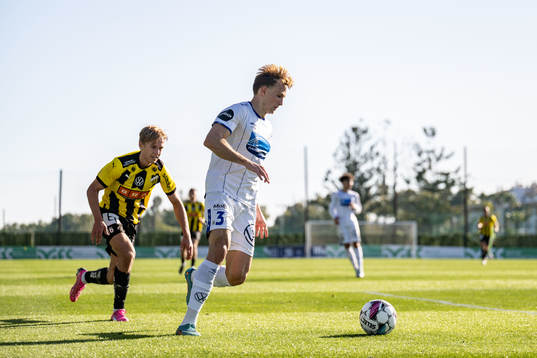 Pontus Dahbo of Häcken and Oscar Krusnell of Haugesund