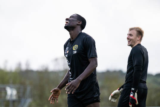 Michael Baidoo och målvakt Isak Pettersson