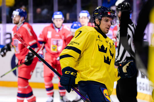 Henrik Tömmernes of Sweden looks dejected
