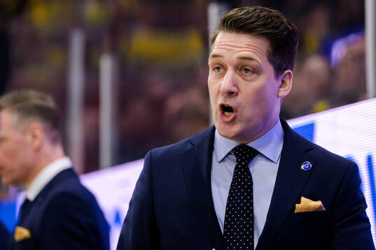Head coach Sam Hallam of Sweden