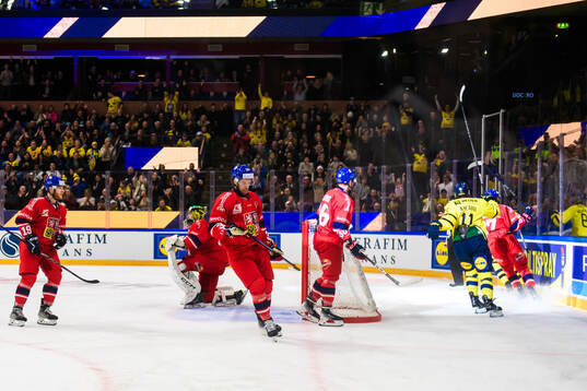 Linus Johansson of Sweden celebrates and players of Czech