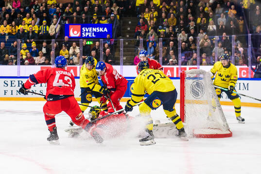 Marcus Sylvegård of Sweden shoots 1-2