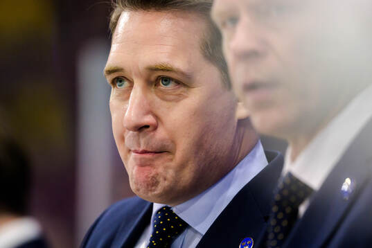 Head coach Sam Hallam of Sweden
