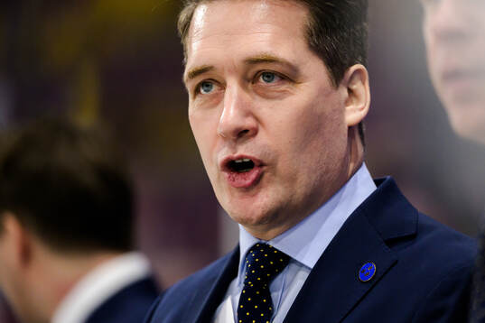 Head coach Sam Hallam of Sweden