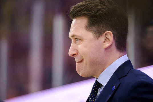 Head coach Sam Hallam of Sweden