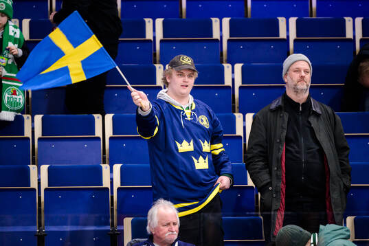 Audience celebrates