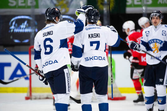 Oliwer Kaski of Finland scores