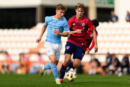 Hugo Bolin of Malmö FF and Norris Nolan of Dallas