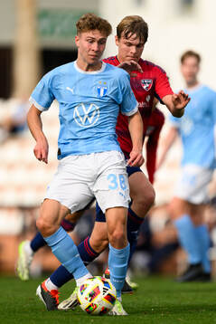 Hugo Bolin of Malmö FF and Norris Nolan of Dallas