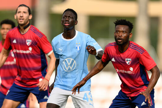 Mamadou Diagne of Malmö FF and Eugene Ansah of Dallas