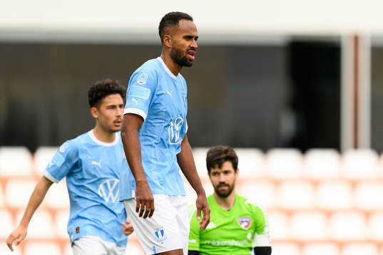 Isaac Kiese Thelin of Malmö FF celebrates