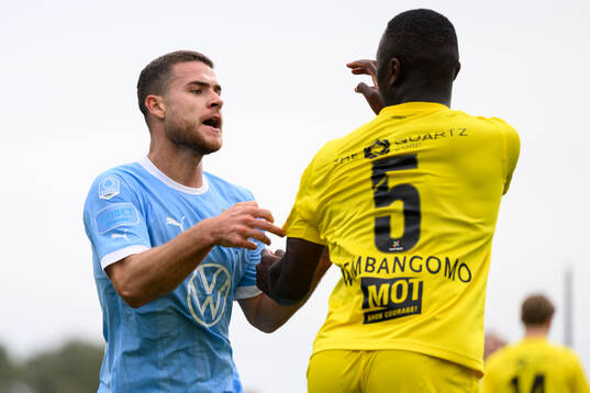 Gabriel Busanello of Malmö FF and Brice Wembangomo of