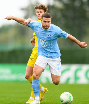 Marius Lode of Bodø/Glimt and Gabriel Busanello of Malmö