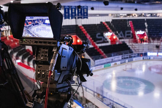 En TV-kamera på läktaren