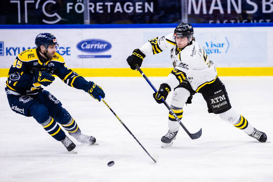 Södertäljes Sebastian Dyk och AIKs Alfred Barklund