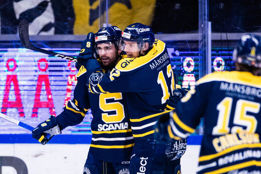 Södertäljes Dominic Turgeon jublar med Viktor Liljegren