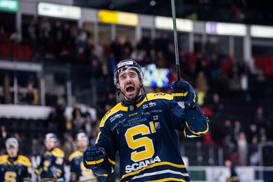 Södertäljes Jacob Dahlström jublar