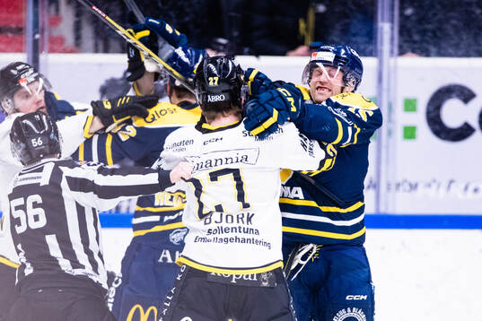 AIKs Christoffer Björk och Södertäljes Albin Carlson