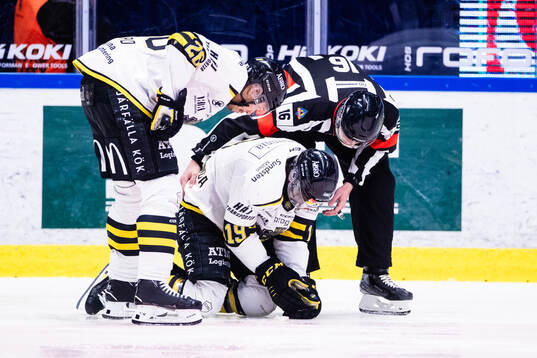 AIKs Daniel Muzito Bagenda har ont