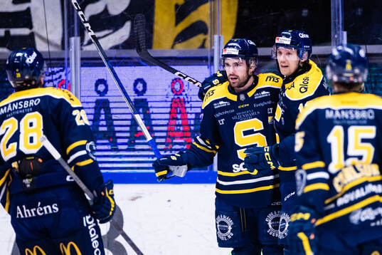 Södertäljes Dominic Turgeon jublar med Viktor Liljegren