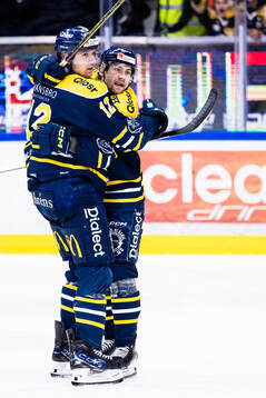 Södertäljes Viktor Liljegren jublar med Hampus Harlestam