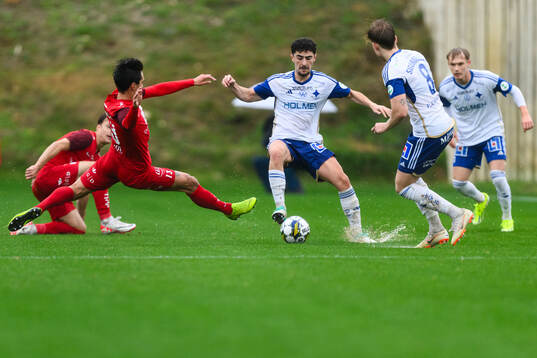 Svenn Crone of Brann and Ismet Lushaku of IFK Norrköping