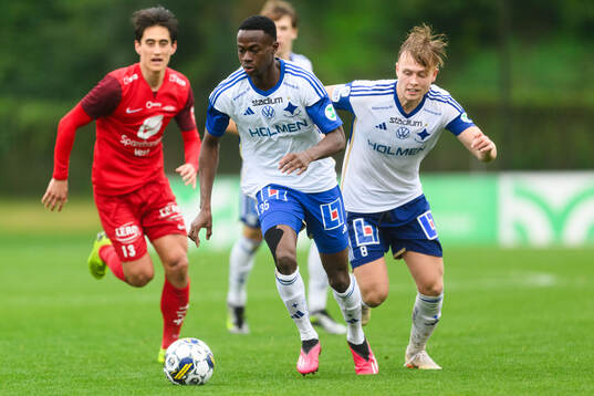 Stephen Bolma and Isak Andri Sigurgeirsson of IFK