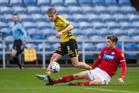 Gottfrid Rapp of Elfsborg and Alexander Busch of Silkeborg