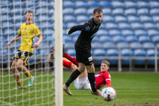 Goalkeeper Nicolai Larsen of Silkeborg