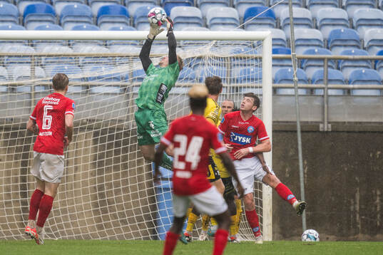 Goalkeeper Isak Pettersson of Elfsborg