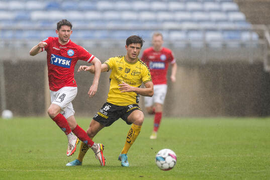 Mark Brink of Silkeborg and Besfort Zeneli of Elfsborg