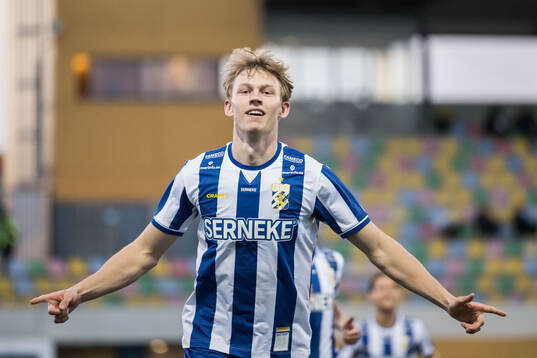 Laurs Skjellerup of IFK Göteborg celebrates