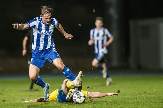 Linus Carlstrand of IFK Göteborg and Josip Radosevic of