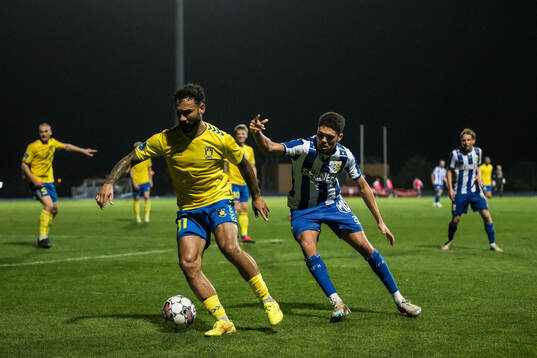Sean Klaiber of Brøndby and Thomas Santos of IFK Göteborg