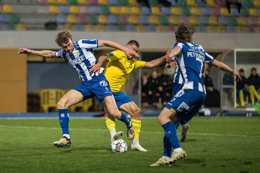 Laurs Skjellerup of IFK Göteborg and Josip Radosevic of