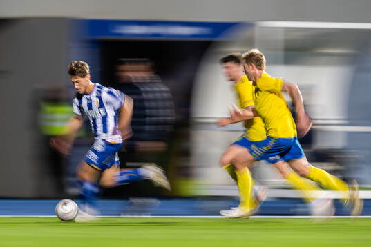 Arbnor Mucolli of IFK Göteborg and Nicolai Vallys of