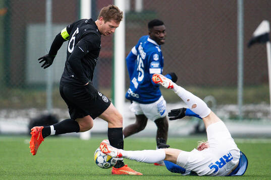 Landskronas Philip Andersson trycker bort Trelleborgs