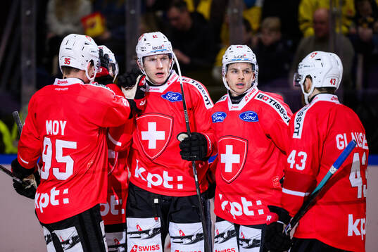 Sven Senteler and <sw26<of Switzerland celebrate