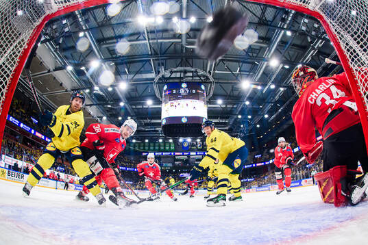 Oscar Lindberg of Sweden shoots 3-0 and Lukas Frick of