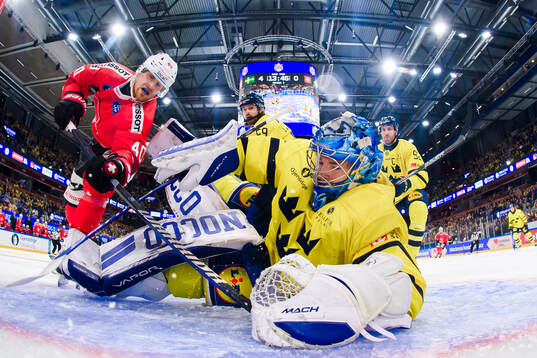 Bläddra bland fler bilder av Ice Hockey, Beijer Hockey Games, Sweden - Switzerland