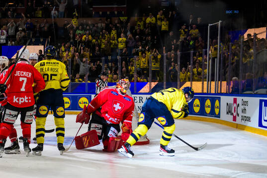 Jesper Frödén of Sweden celebrates