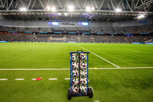 Fotbollar på Tele2 Arena