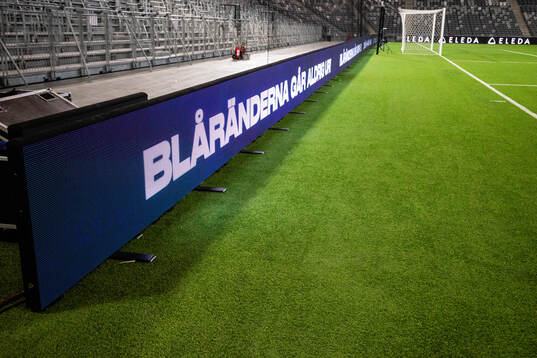 LED-reklam på kortsidan av Tele2 Arena