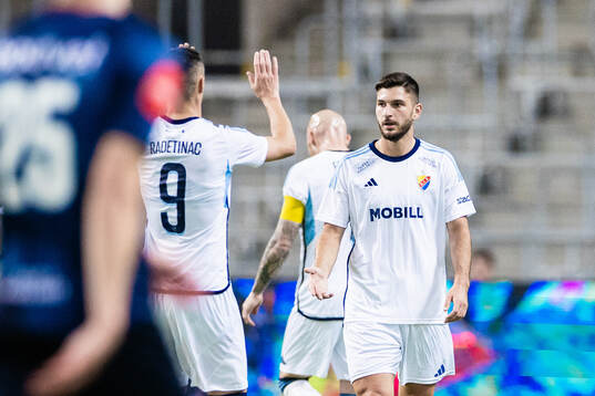 Djurgårdens Besard Sabovic jublar med Haris Radetinac