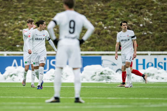 Helsingborgs Ervin Gigovic  och Jon Birkfeldt deppar