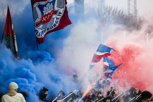 Helsingborgs supportrar med rök och pyroteknik